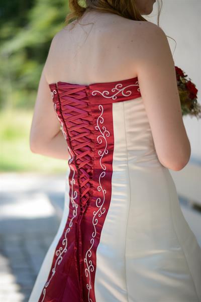 Stephanie Hochzeitskleid mit Stickerei