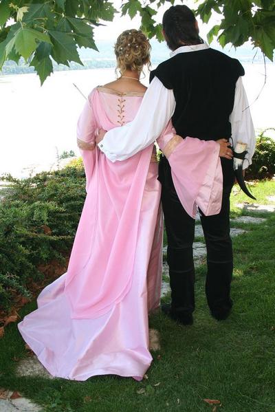 Hochzeitskleid im Mittelalter-Stil